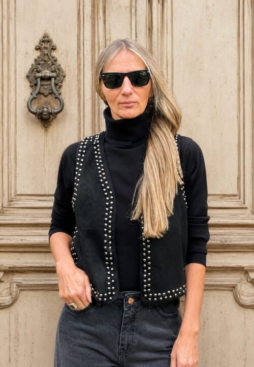 Chaleco Negro Gamuza con Tachas