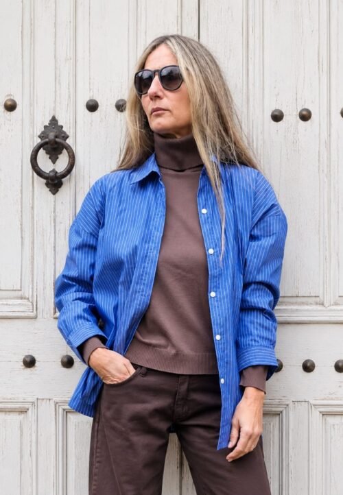 Camisa Azul Oscura con Rayas Blancas