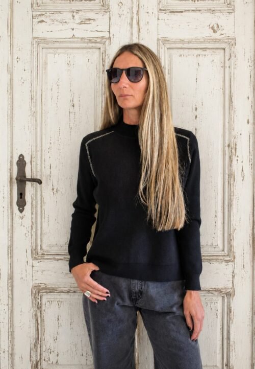 Sweater Linea Plateada en Hombros Negro
